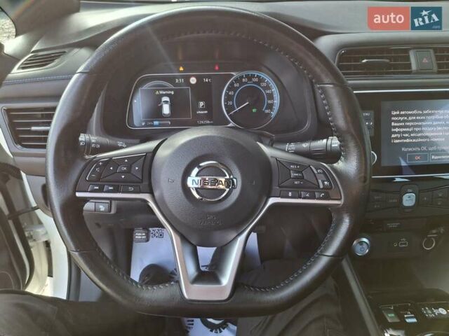 Белый Ниссан Лиф, объемом двигателя 0 л и пробегом 129 тыс. км за 12500 $, фото 21 на Automoto.ua