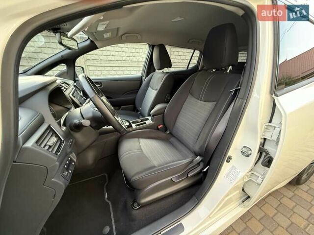 Белый Ниссан Лиф, объемом двигателя 0 л и пробегом 17 тыс. км за 17999 $, фото 26 на Automoto.ua