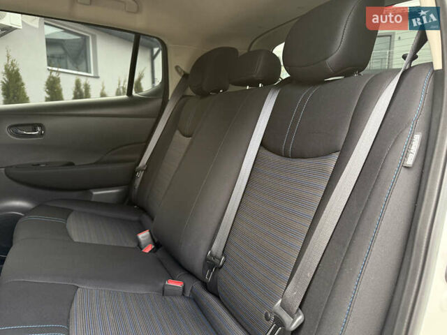 Белый Ниссан Лиф, объемом двигателя 0 л и пробегом 100 тыс. км за 15450 $, фото 30 на Automoto.ua