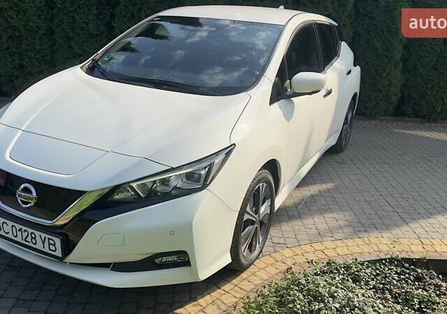 Белый Ниссан Лиф, объемом двигателя 0 л и пробегом 55 тыс. км за 17500 $, фото 36 на Automoto.ua