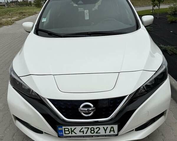 Белый Ниссан Лиф, объемом двигателя 0 л и пробегом 68 тыс. км за 12700 $, фото 14 на Automoto.ua