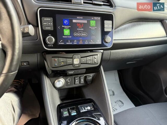 Белый Ниссан Лиф, объемом двигателя 0 л и пробегом 17 тыс. км за 17999 $, фото 8 на Automoto.ua