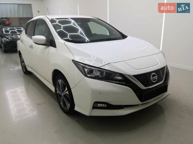 Белый Ниссан Лиф, объемом двигателя 0 л и пробегом 116 тыс. км за 15054 $, фото 1 на Automoto.ua