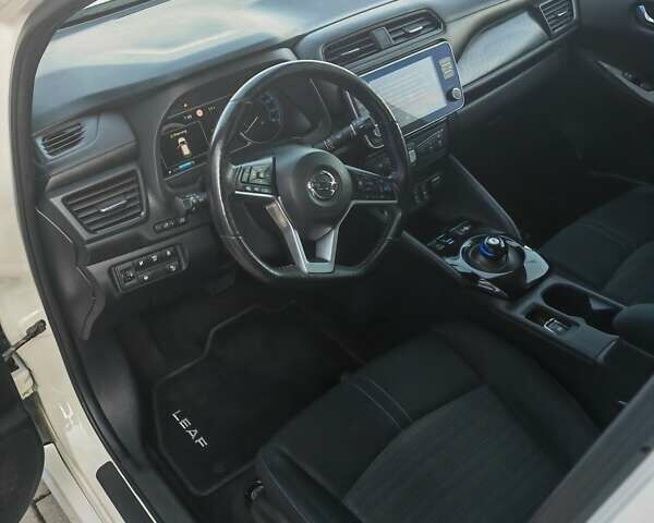 Білий Ніссан Ліф, об'ємом двигуна 0 л та пробігом 43 тис. км за 15500 $, фото 3 на Automoto.ua