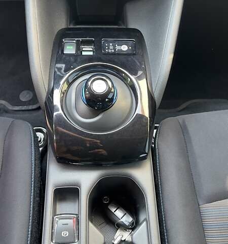 Белый Ниссан Лиф, объемом двигателя 0 л и пробегом 55 тыс. км за 17500 $, фото 54 на Automoto.ua