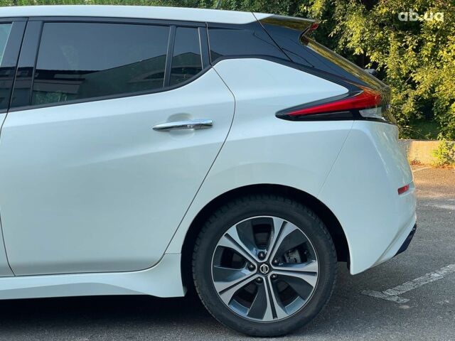 Белый Ниссан Лиф, объемом двигателя 0 л и пробегом 21 тыс. км за 15590 $, фото 13 на Automoto.ua