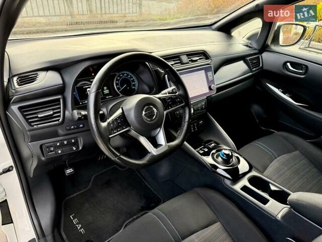 Білий Ніссан Ліф, об'ємом двигуна 0 л та пробігом 98 тис. км за 15450 $, фото 47 на Automoto.ua