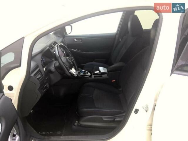 Белый Ниссан Лиф, объемом двигателя 0 л и пробегом 116 тыс. км за 15054 $, фото 8 на Automoto.ua