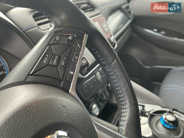 Белый Ниссан Лиф, объемом двигателя 0 л и пробегом 68 тыс. км за 16500 $, фото 10 на Automoto.ua