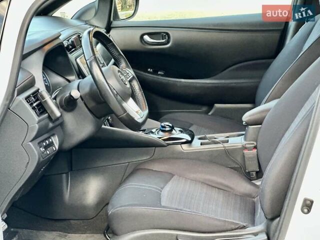 Белый Ниссан Лиф, объемом двигателя 0 л и пробегом 98 тыс. км за 13500 $, фото 10 на Automoto.ua