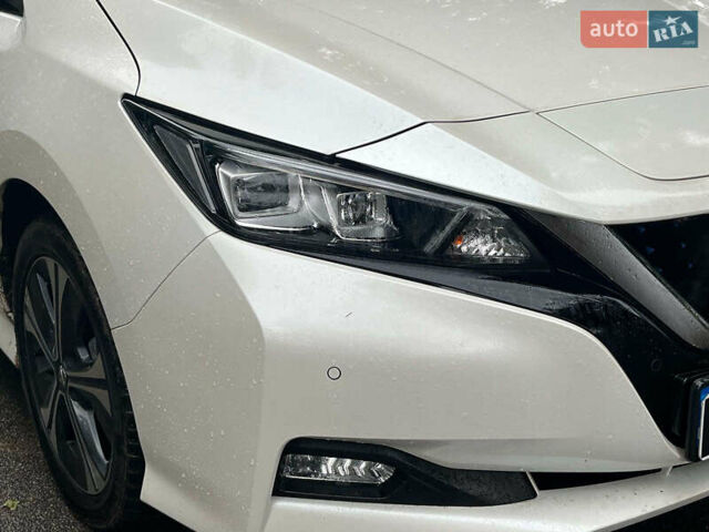 Белый Ниссан Лиф, объемом двигателя 0 л и пробегом 21 тыс. км за 14740 $, фото 2 на Automoto.ua