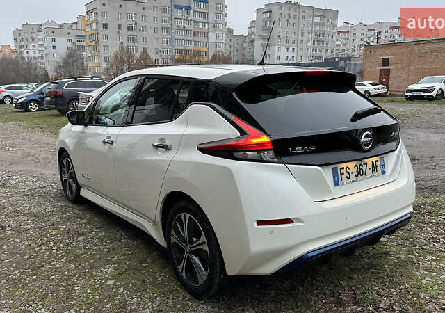 Белый Ниссан Лиф, объемом двигателя 0 л и пробегом 61 тыс. км за 13700 $, фото 6 на Automoto.ua