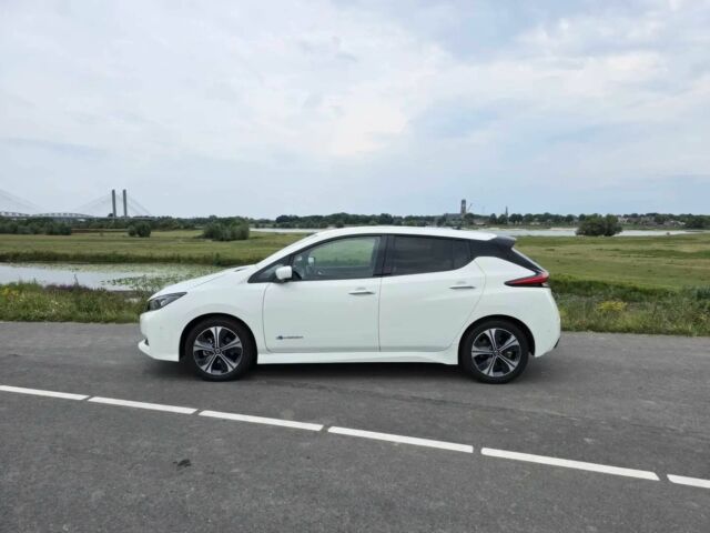 Белый Ниссан Лиф, объемом двигателя 0 л и пробегом 44 тыс. км за 5900 $, фото 4 на Automoto.ua