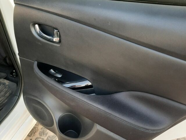 Білий Ніссан Ліф, об'ємом двигуна 0 л та пробігом 80 тис. км за 13500 $, фото 11 на Automoto.ua