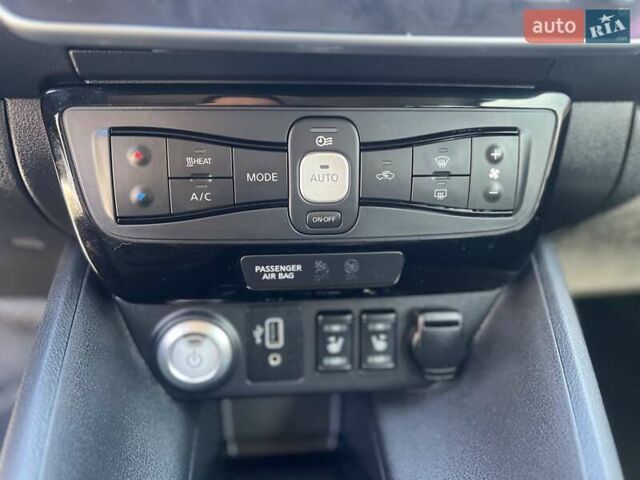 Білий Ніссан Ліф, об'ємом двигуна 0 л та пробігом 78 тис. км за 14200 $, фото 32 на Automoto.ua