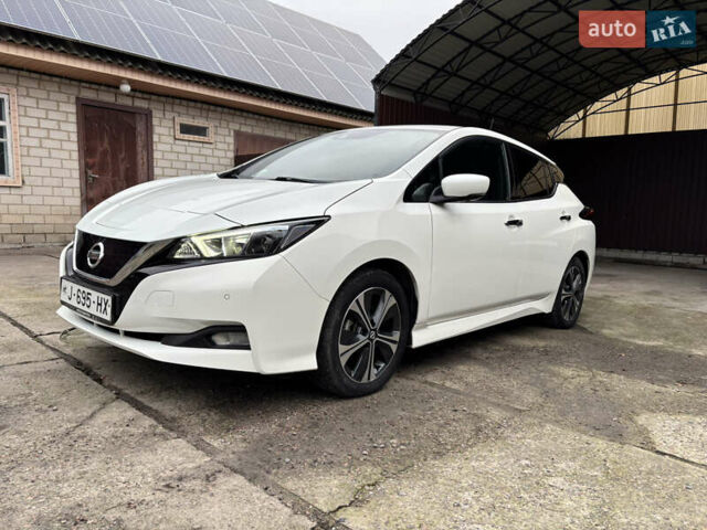 Белый Ниссан Лиф, объемом двигателя 0 л и пробегом 68 тыс. км за 14230 $, фото 3 на Automoto.ua