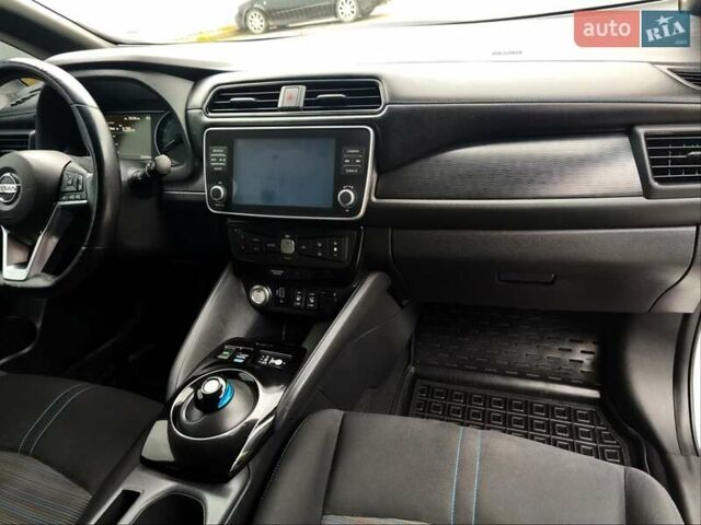 Белый Ниссан Лиф, объемом двигателя 0 л и пробегом 72 тыс. км за 13750 $, фото 11 на Automoto.ua