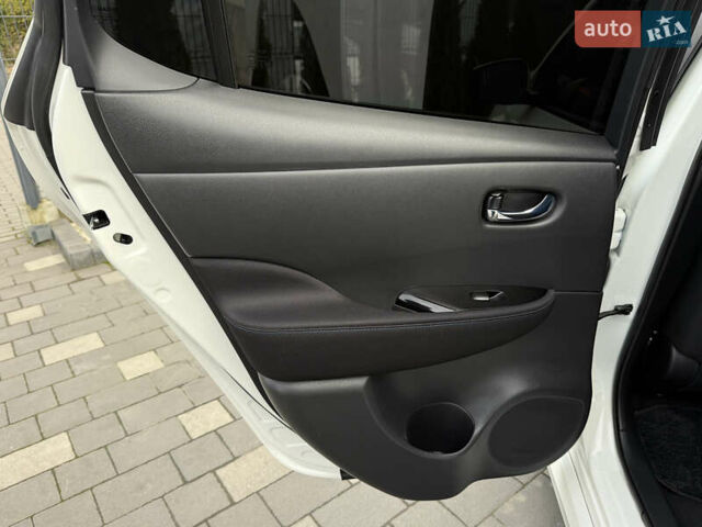 Белый Ниссан Лиф, объемом двигателя 0 л и пробегом 100 тыс. км за 15450 $, фото 28 на Automoto.ua