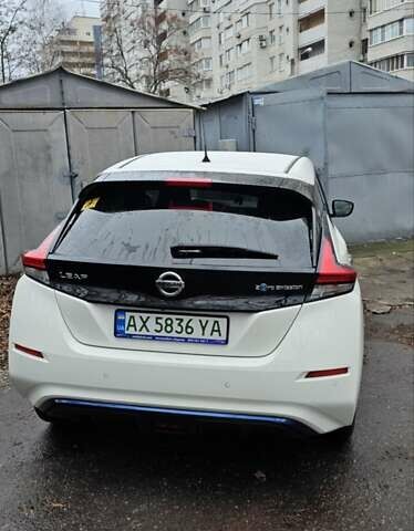 Белый Ниссан Лиф, объемом двигателя 0 л и пробегом 63 тыс. км за 12500 $, фото 8 на Automoto.ua