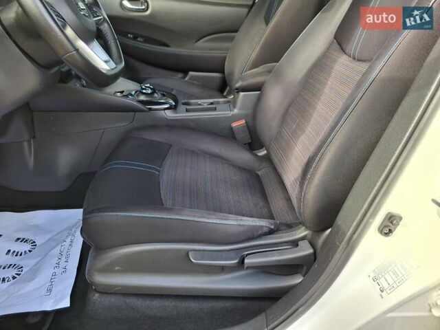 Белый Ниссан Лиф, объемом двигателя 0 л и пробегом 129 тыс. км за 12500 $, фото 18 на Automoto.ua