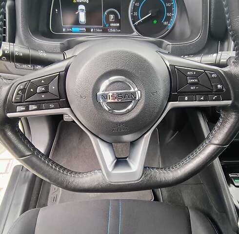 Белый Ниссан Лиф, объемом двигателя 0 л и пробегом 120 тыс. км за 11800 $, фото 9 на Automoto.ua