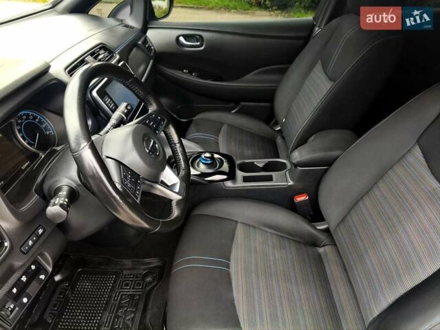 Белый Ниссан Лиф, объемом двигателя 0 л и пробегом 72 тыс. км за 13750 $, фото 28 на Automoto.ua