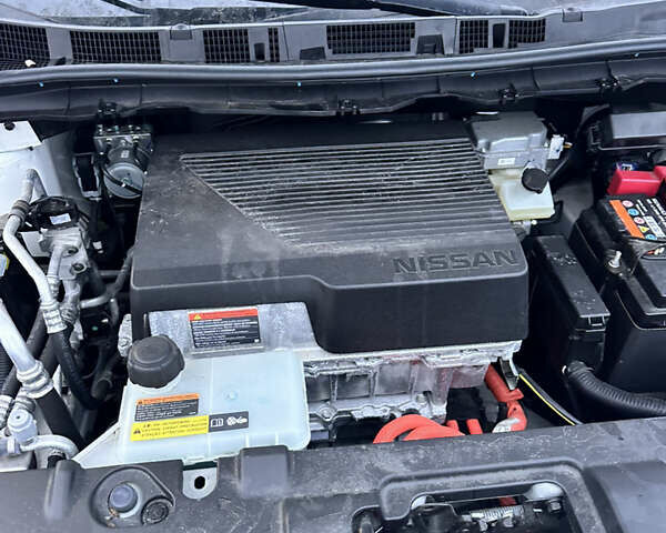 Белый Ниссан Лиф, объемом двигателя 0 л и пробегом 22 тыс. км за 14500 $, фото 16 на Automoto.ua