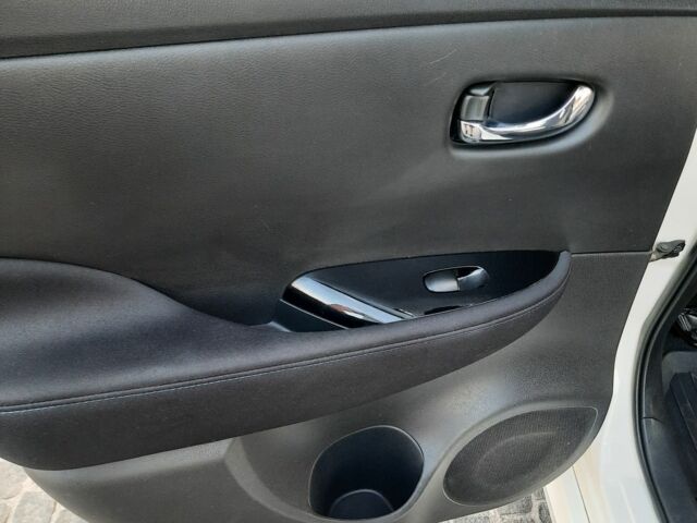 Білий Ніссан Ліф, об'ємом двигуна 0 л та пробігом 80 тис. км за 13500 $, фото 10 на Automoto.ua