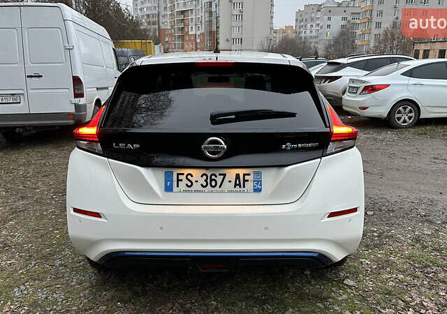 Белый Ниссан Лиф, объемом двигателя 0 л и пробегом 61 тыс. км за 13700 $, фото 5 на Automoto.ua