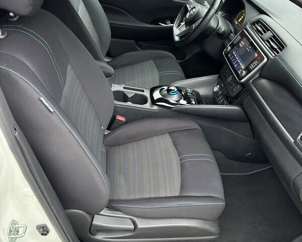 Белый Ниссан Лиф, объемом двигателя 0 л и пробегом 68 тыс. км за 14230 $, фото 19 на Automoto.ua