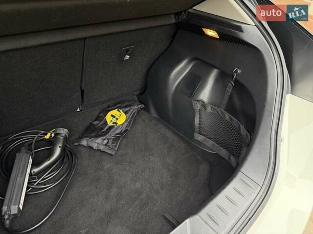 Белый Ниссан Лиф, объемом двигателя 0 л и пробегом 127 тыс. км за 14999 $, фото 65 на Automoto.ua