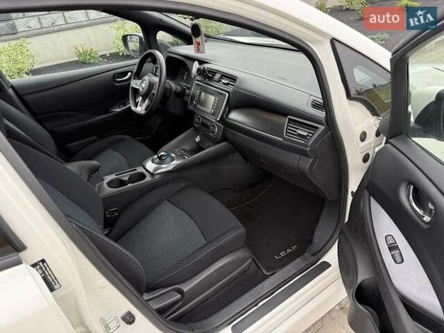Белый Ниссан Лиф, объемом двигателя 0 л и пробегом 68 тыс. км за 12700 $, фото 12 на Automoto.ua