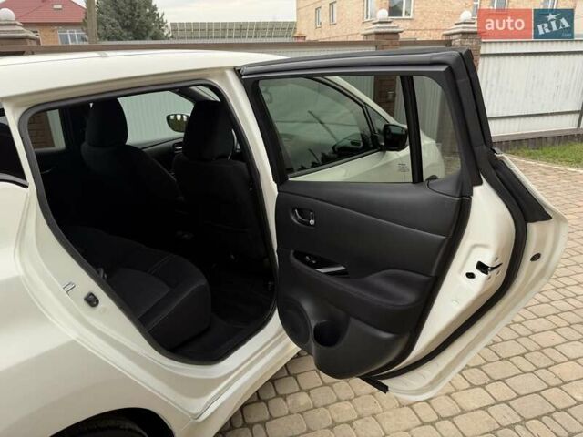 Белый Ниссан Лиф, объемом двигателя 0 л и пробегом 127 тыс. км за 14999 $, фото 54 на Automoto.ua