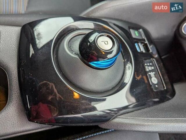 Белый Ниссан Лиф, объемом двигателя 0 л и пробегом 77 тыс. км за 12999 $, фото 6 на Automoto.ua