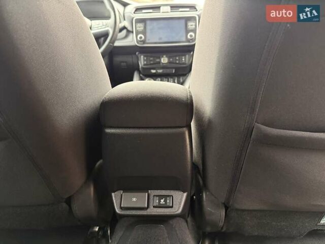 Белый Ниссан Лиф, объемом двигателя 0 л и пробегом 127 тыс. км за 14999 $, фото 50 на Automoto.ua