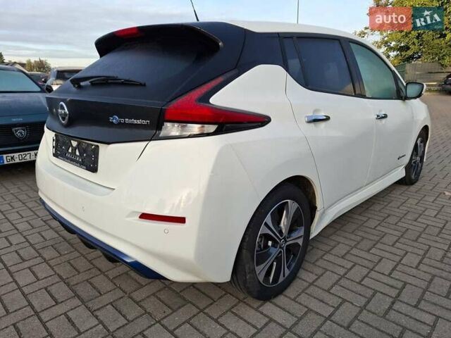 Белый Ниссан Лиф, объемом двигателя 0 л и пробегом 39 тыс. км за 14900 $, фото 4 на Automoto.ua