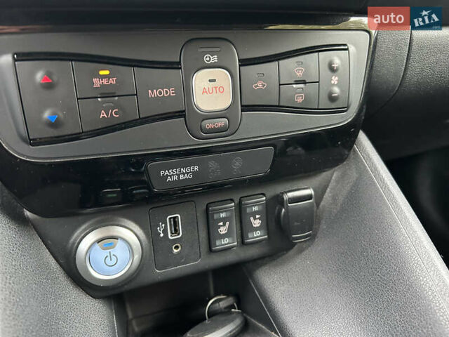 Белый Ниссан Лиф, объемом двигателя 0 л и пробегом 41 тыс. км за 15300 $, фото 8 на Automoto.ua