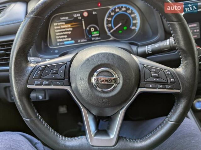 Белый Ниссан Лиф, объемом двигателя 0 л и пробегом 77 тыс. км за 12999 $, фото 17 на Automoto.ua