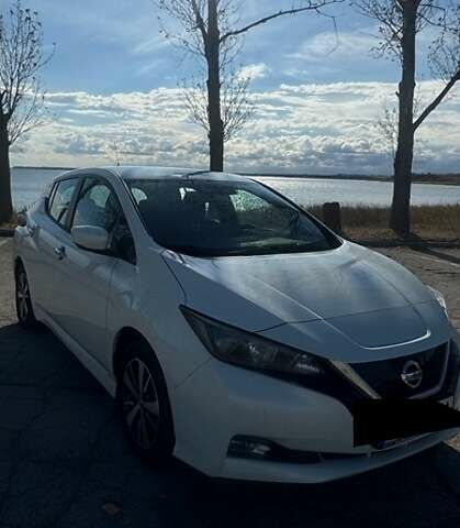 Білий Ніссан Ліф, об'ємом двигуна 0 л та пробігом 62 тис. км за 16000 $, фото 2 на Automoto.ua