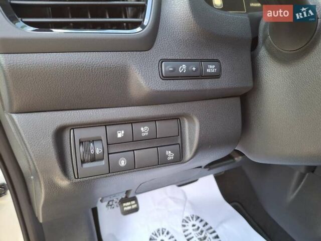 Белый Ниссан Лиф, объемом двигателя 0 л и пробегом 129 тыс. км за 12500 $, фото 20 на Automoto.ua