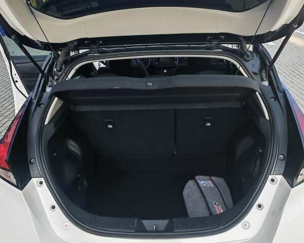 Білий Ніссан Ліф, об'ємом двигуна 0 л та пробігом 43 тис. км за 15500 $, фото 4 на Automoto.ua