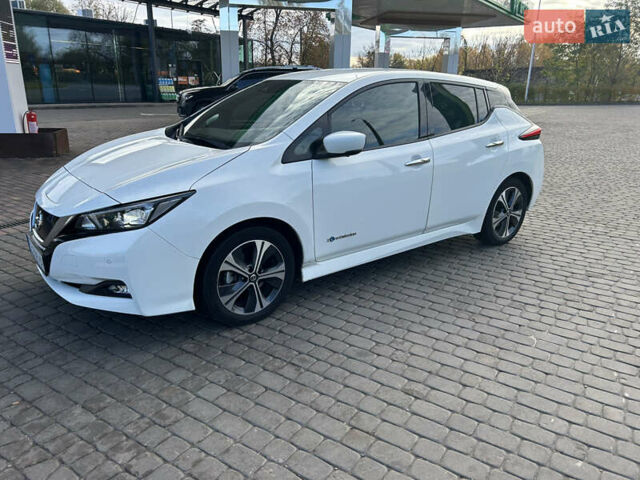 Белый Ниссан Лиф, объемом двигателя 0 л и пробегом 41 тыс. км за 15300 $, фото 7 на Automoto.ua