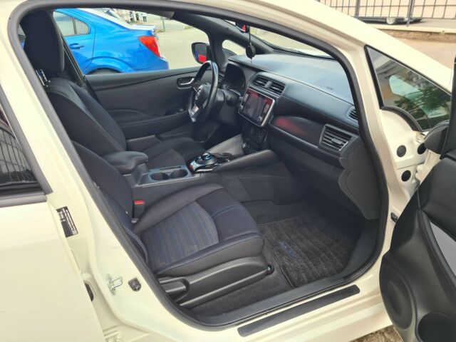 Білий Ніссан Ліф, об'ємом двигуна 0 л та пробігом 85 тис. км за 13500 $, фото 1 на Automoto.ua