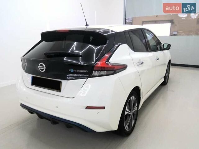 Белый Ниссан Лиф, объемом двигателя 0 л и пробегом 116 тыс. км за 15054 $, фото 3 на Automoto.ua