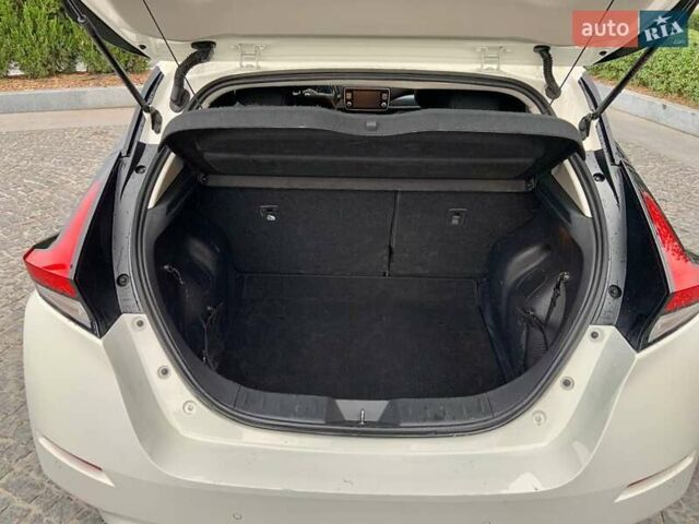 Белый Ниссан Лиф, объемом двигателя 0 л и пробегом 90 тыс. км за 13900 $, фото 8 на Automoto.ua