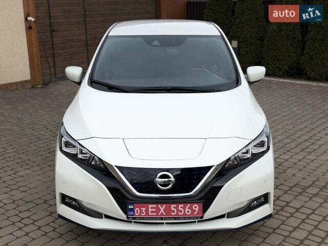 Белый Ниссан Лиф, объемом двигателя 0 л и пробегом 127 тыс. км за 14999 $, фото 3 на Automoto.ua