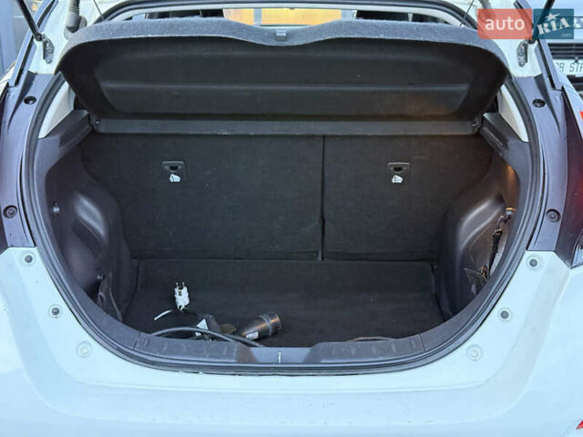 Белый Ниссан Лиф, объемом двигателя 0 л и пробегом 43 тыс. км за 12500 $, фото 34 на Automoto.ua