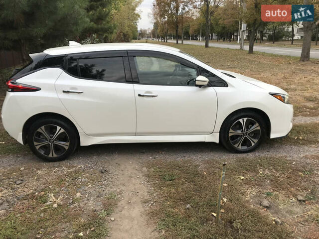 Белый Ниссан Лиф, объемом двигателя 0 л и пробегом 71 тыс. км за 18800 $, фото 2 на Automoto.ua