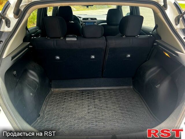 Белый Ниссан Лиф, объемом двигателя 0 л и пробегом 116 тыс. км за 13500 $, фото 3 на Automoto.ua