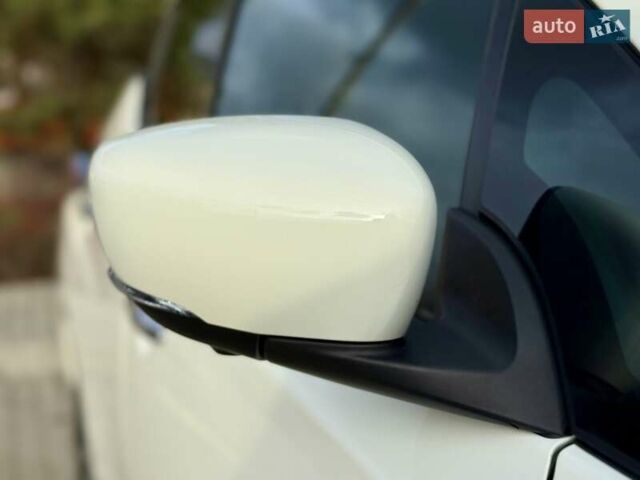 Белый Ниссан Лиф, объемом двигателя 0 л и пробегом 98 тыс. км за 15950 $, фото 31 на Automoto.ua